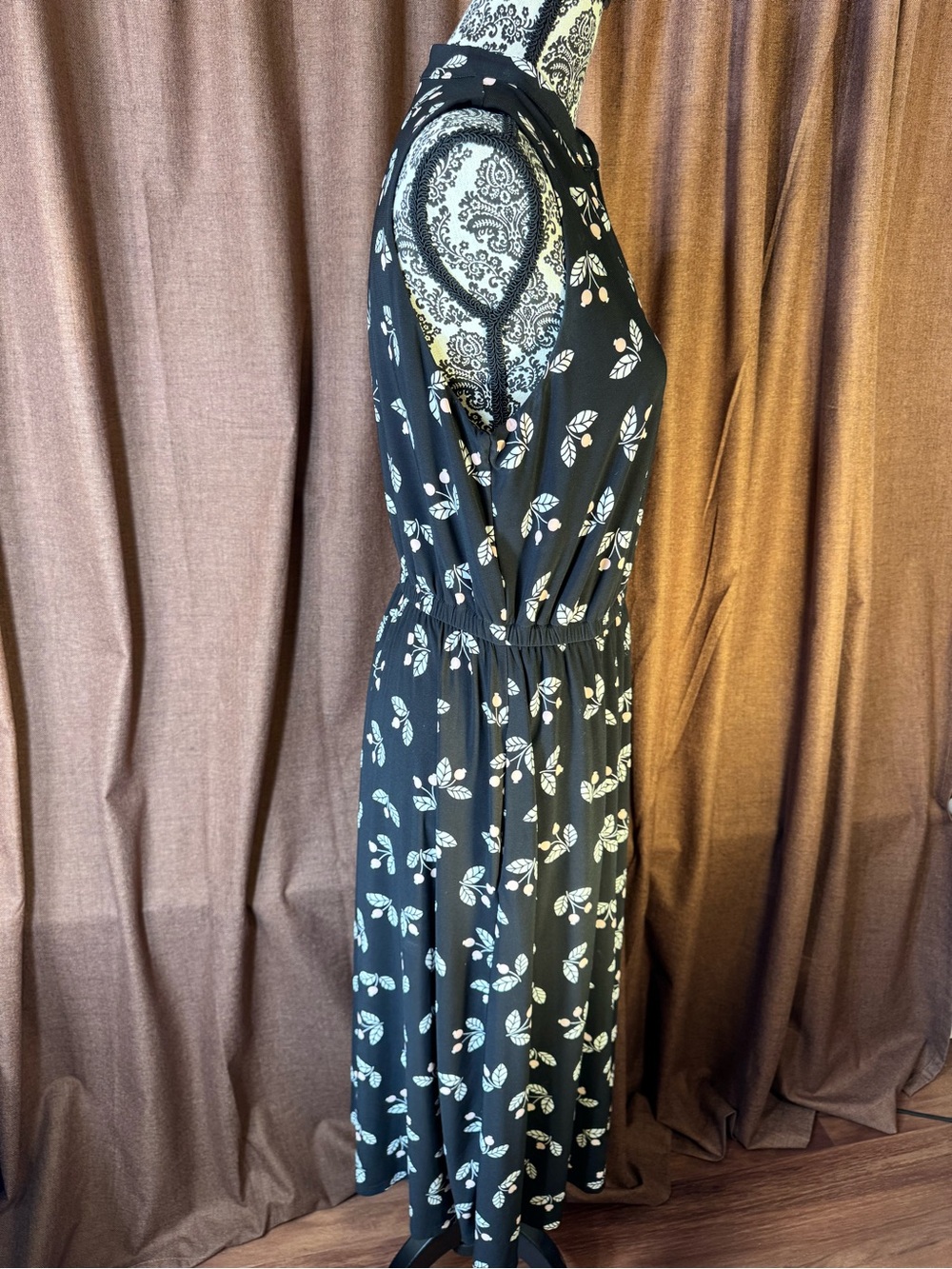 Anne Klein Floral Print Sleeveless Black Floral V-Neck Dress size 12 - Picture 6 of 8